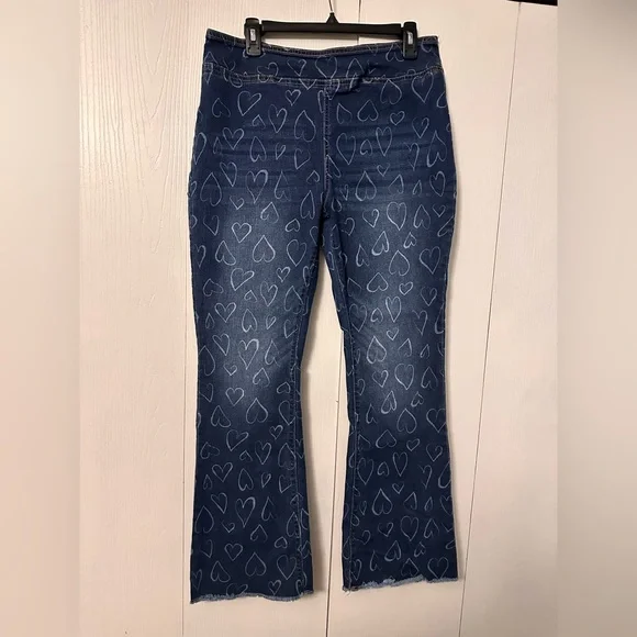 No Boundaries Heart Pattern Jeans - Picture 1 of 3